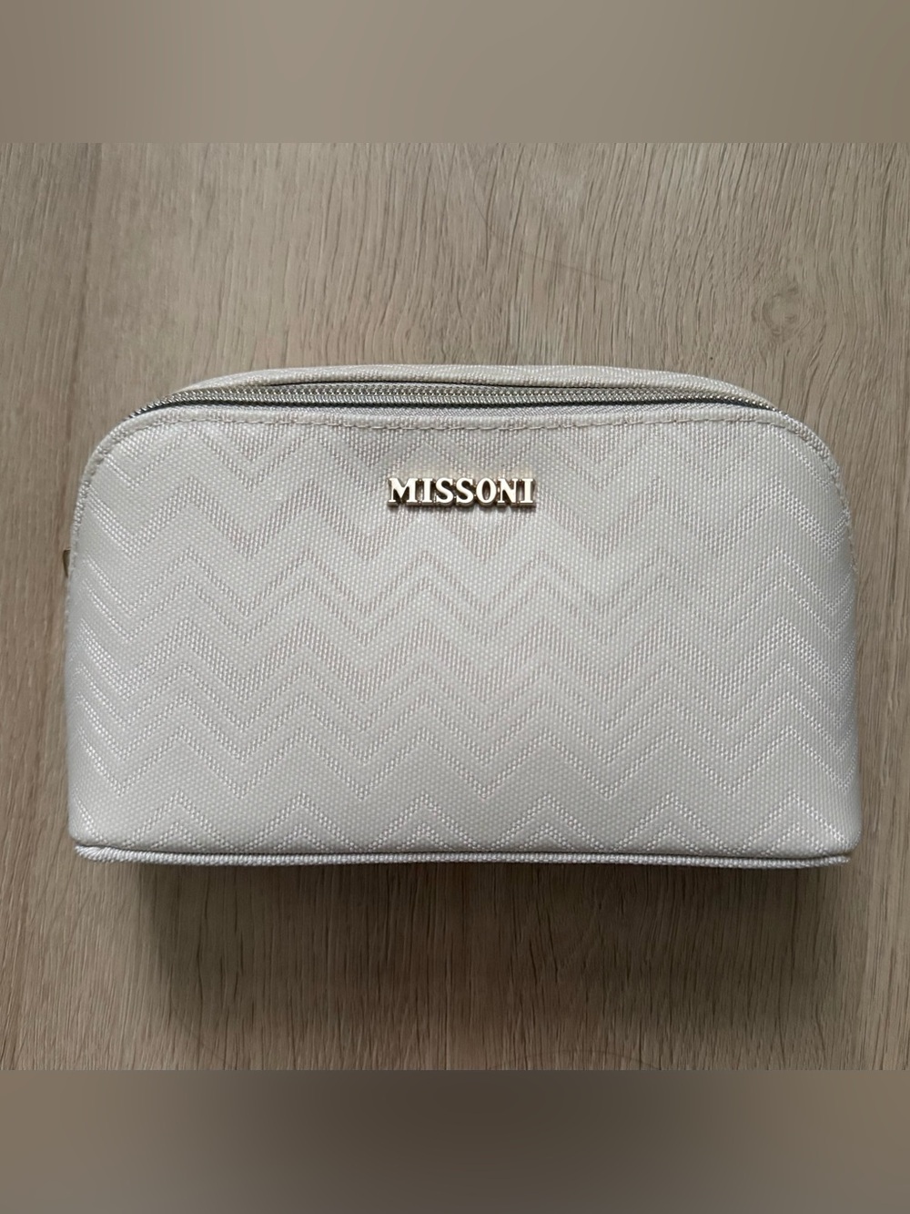 Missoni x Delta One Amenity Kit - Beige Fabric Makeup Bag with Chevron Pattern